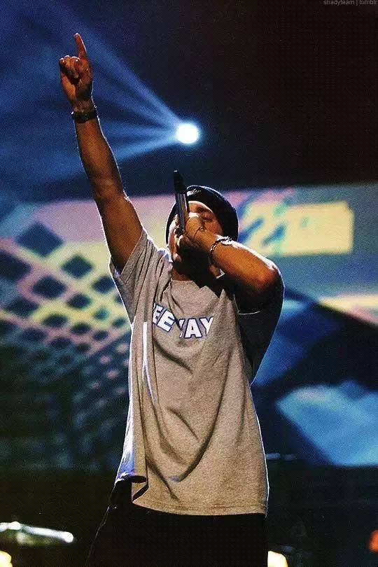 壁纸丨玩嘻哈居然不知道真正的rap god?姆爷壁纸送给你!