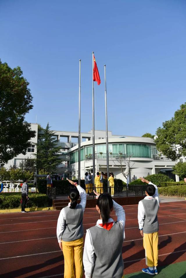 【国旗下讲话】坚持不懈,勇攀高峰|记上海市建平实验中学第九周升旗