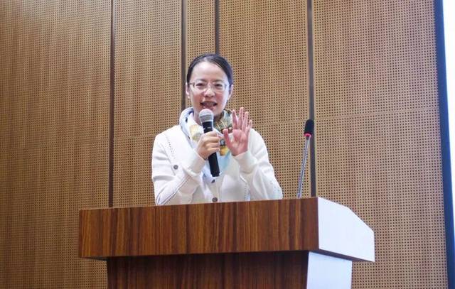 文化股份公司副总裁,飓风社董事长,知名版权人,资深绘本译者 猿渡静子