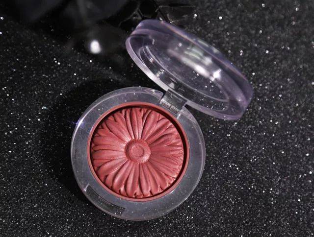 倩碧后脸上起鸡皮疙瘩(倩碧黄油脸起一粒粒过敏)