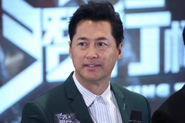 王敏德剖白童年经历,单亲家庭长大备受歧视,靠考牌弥补辍学遗憾