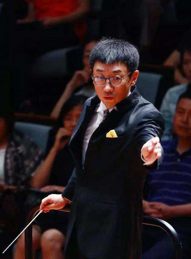 中国交响乐团首席指挥李心草对我来说音乐是最光明的事