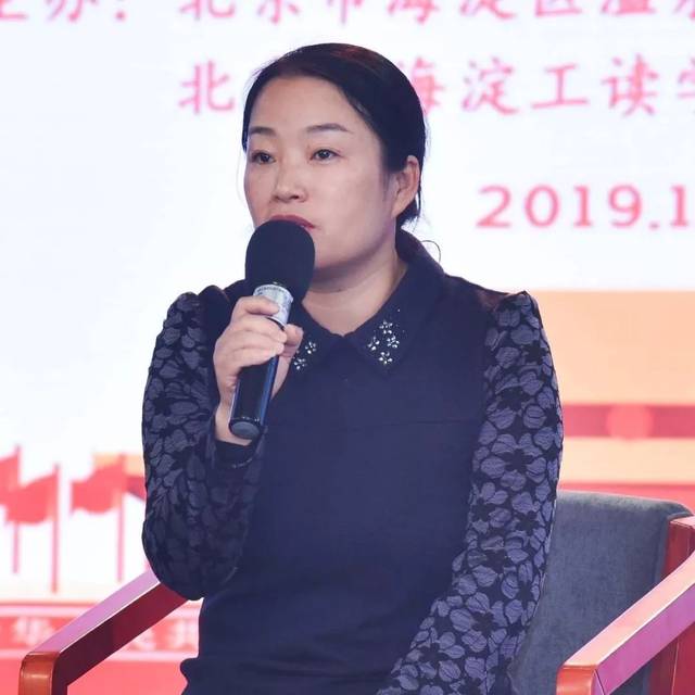 寄读学校班主任的20年:近两千个夜晚陪学生,上千次