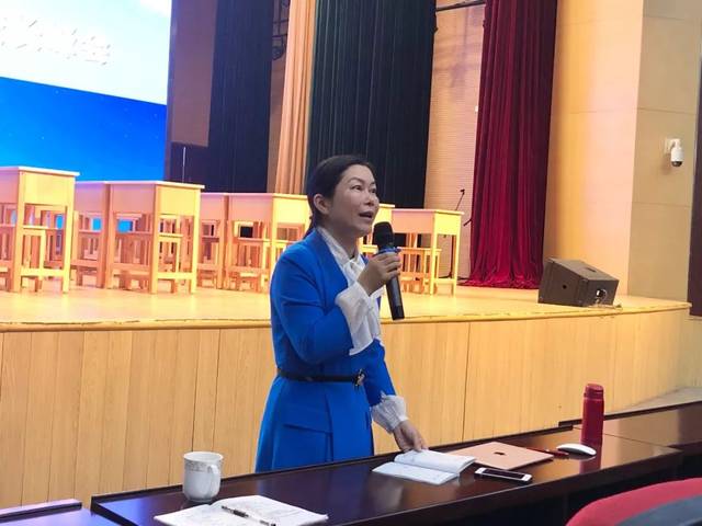 周云老师的古诗教学课,真正做到了古诗以读为主.