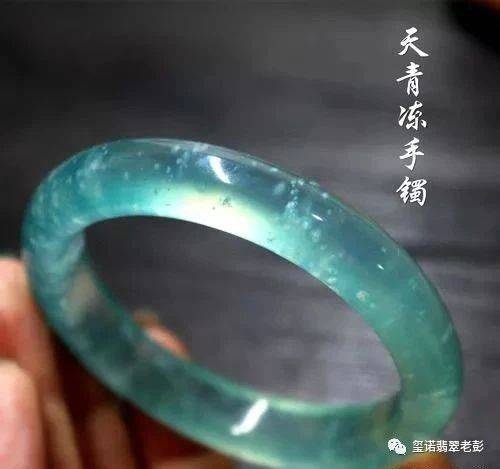 玺诺翡翠分享：以假乱真，这种石头冒充高冰玻璃种让你吃大亏！_搜狐网