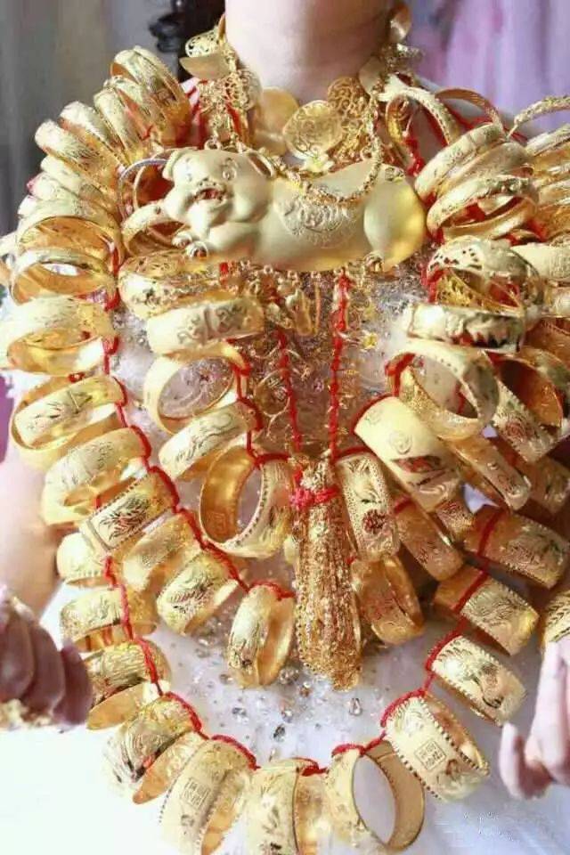 中国最豪华出嫁!黄金500万,现金102公斤!