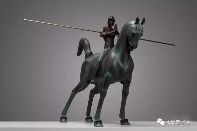 凝神骑士系列形象包含了大量强势的英雄人物,这些人物要么只手遮天,上