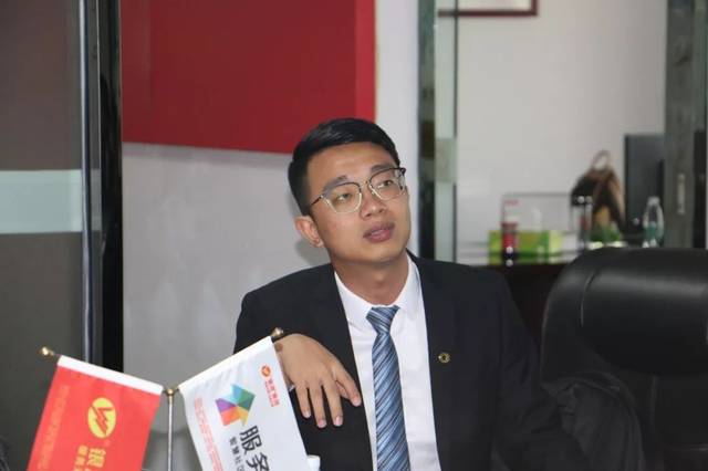 七 樟树银湾执行总经理 敖志平进行工作汇报 八8 上饶银湾总经理 程世