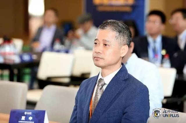 梁志明董事长听取演讲