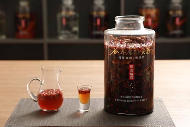 枸杞和什么泡酒喝最好?有什么功效与禁忌?