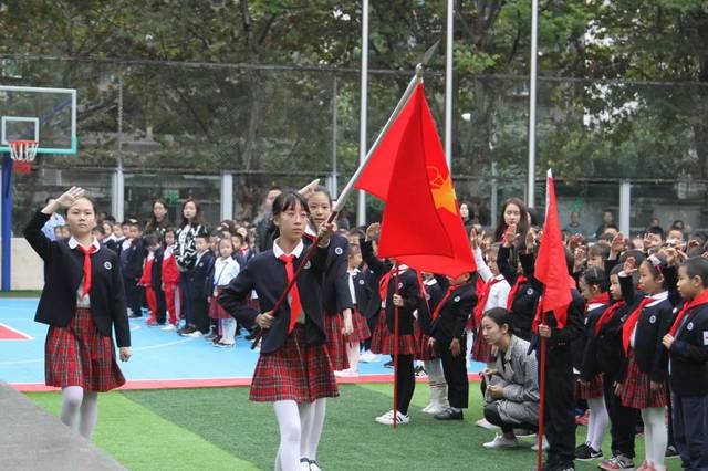 成都龙江路小学刘玥图片