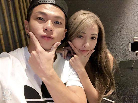 台湾网红闪亮亮近照曝光!露齿灿笑一刀剪去长刘海清纯动人