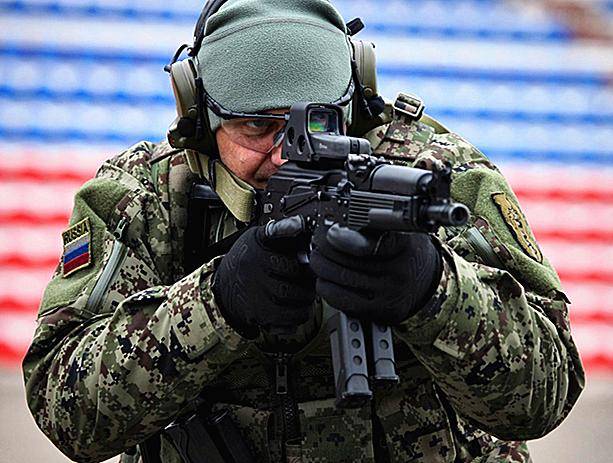 军事丨魔改型勇士冲锋枪大量整合皮卡汀尼导轨可调节枪托