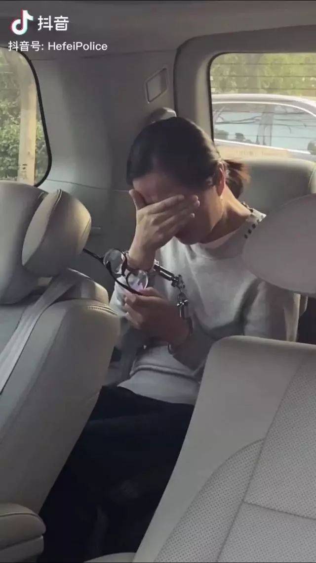 90后"女黑老大"获刑25年,当庭痛哭