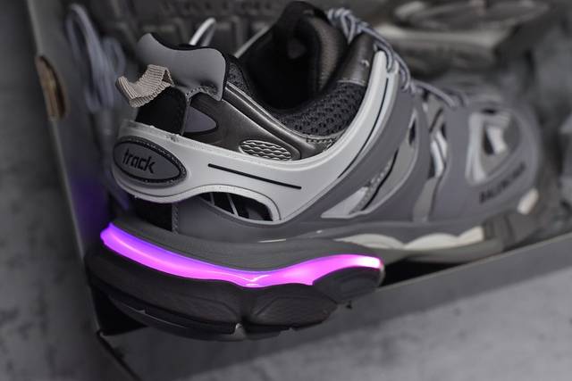 balenciaga track trainer led 巴黎世家霓虹灯光变色户外鞋