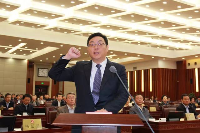 史立军同志任泰州市委书记,提名为泰州市人大常委会主任候选人;朱立凡