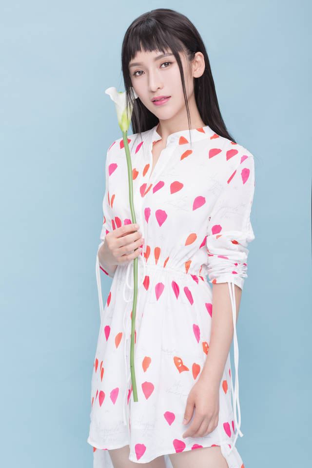 歌手郭一橙新歌《听闻爱情十有九悲》 伤感至人泪下