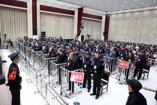 重磅!李登勇等23人涉黑案公开庭审