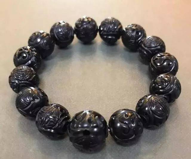 煤精也能做成手串盘玩而且历史悠久,你知道吗?