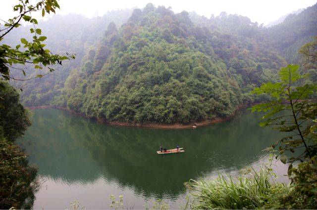 西山,《水经》谓之曰桐柏山,系九嶷山东段余脉.