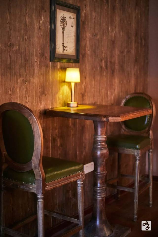 这家隐藏在社区边的复古小酒馆,据说有着很多故事.