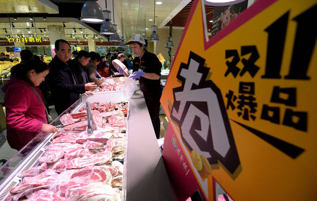 "双11"线下也疯狂,超市打折促销,消费者蜂拥而至似春运