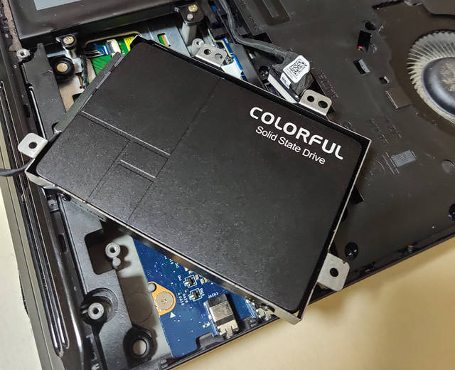 千元级大容量 电脑全固态硬盘达成 七彩虹sl500 2tb开箱简评