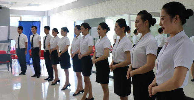外航空乘面试培训：从新手到空中佳丽的飞跃