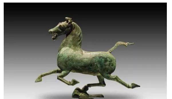 是一代文物大师,是周总理钦点的故宫博物院第一代青铜器修复鉴定专家