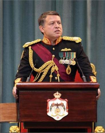 约旦为国王设置元帅军衔,戎装照威武霸气,难怪敢向以色列说不