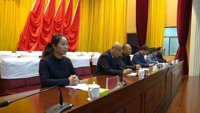 县委副书记胡正平主持报告会,市委讲师团副团长赵鹏民,县委常委赵杰