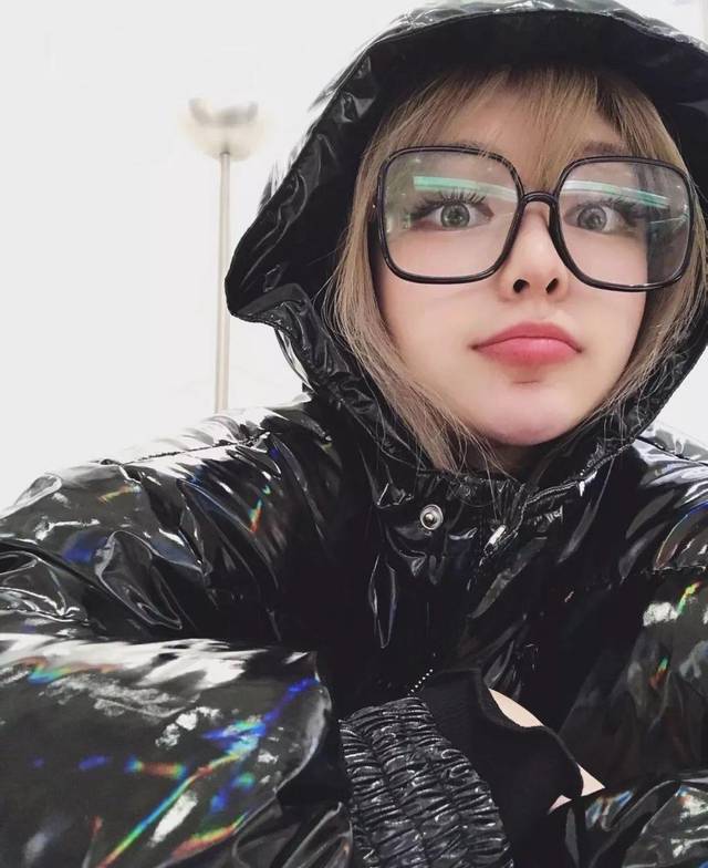 在得天独厚的 滤镜 app资源下,锥子脸,外星眼,瘦鼻梁,樱桃嘴基本上就