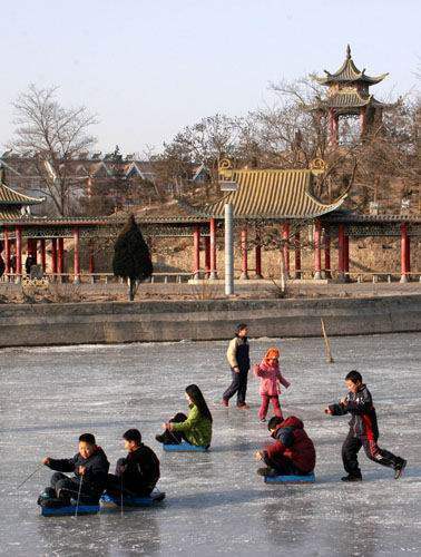 《红楼梦》里贾府主子的一项冰上游戏——拉冰床