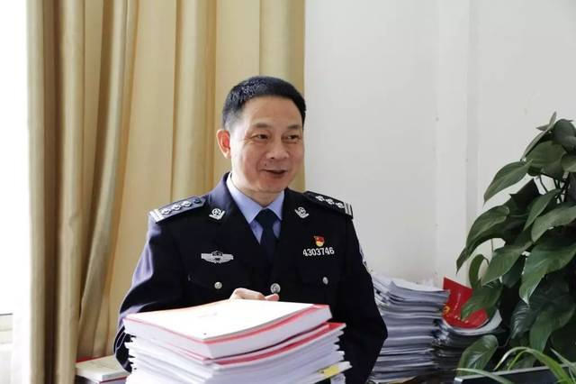 李传华,中共党员,1993年参加工作,历任湖南省津市监狱监区副监区长
