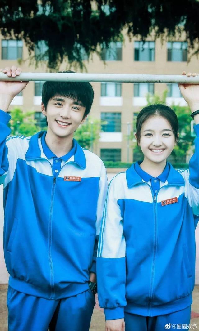 想知道她是谁吗 没错~《你好,旧时光》里余周周的扮演者—— 李兰迪