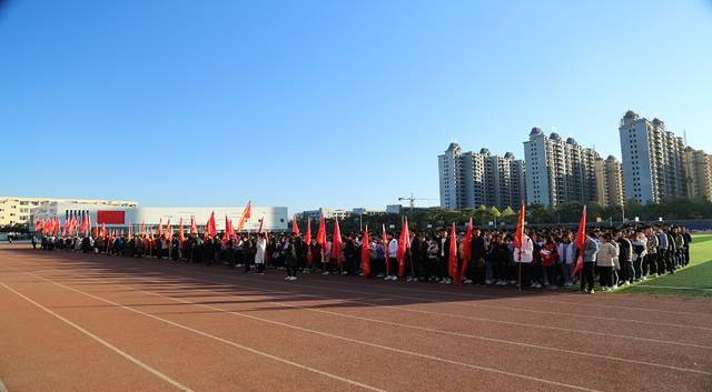 蓝天放飞梦想,赛场涌动喜悦 ——正阳县高级中学第六届秋季田径运动会