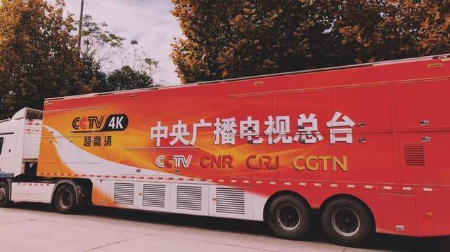 还发出了洪湖人的声音 央视强大的录播团队 现场出动了 4k转播车 在