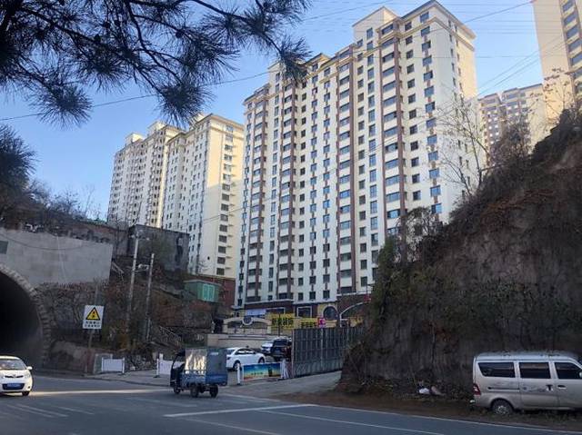 承德金牛山庄纠纷谜局承建方倒欠开发商钱购房人也钱房两失