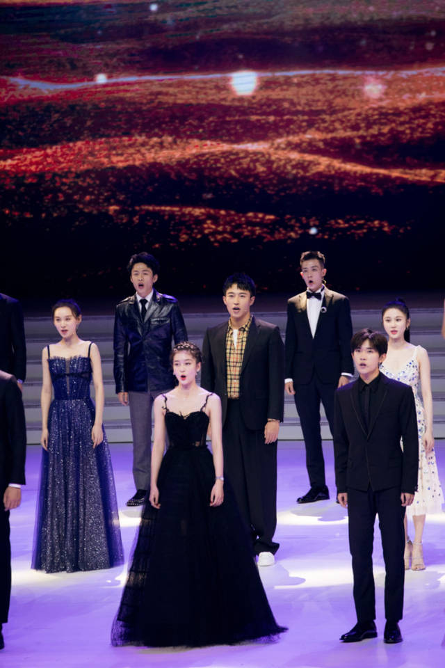 奋斗的号角已经吹响,向着星辰大海启航.