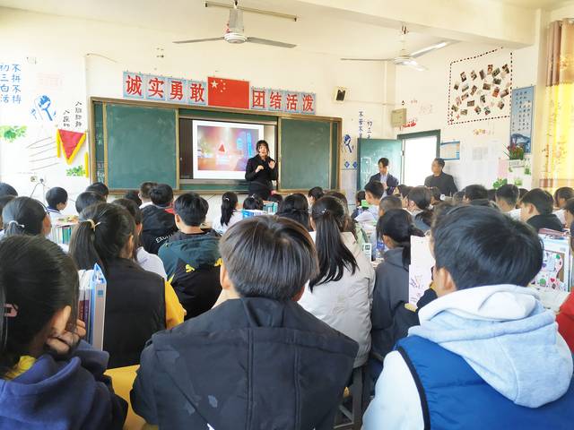 市安義縣,為龍津小學,安義三小,東陽中學等15所中小學校帶來