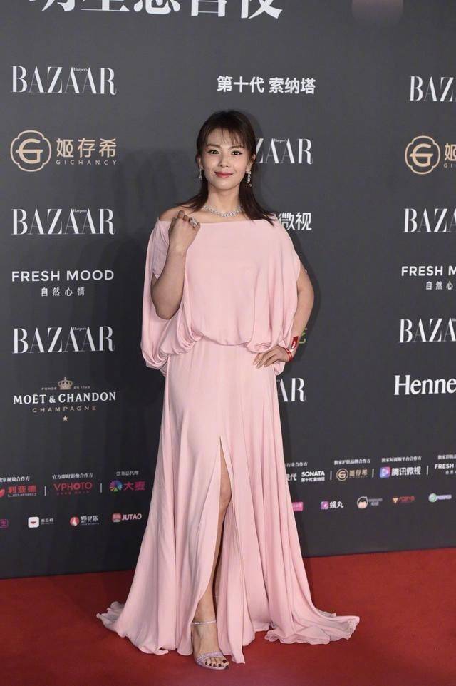 芭莎翻车造型,赵丽颖倪妮状态差,吉娜像网红,刘