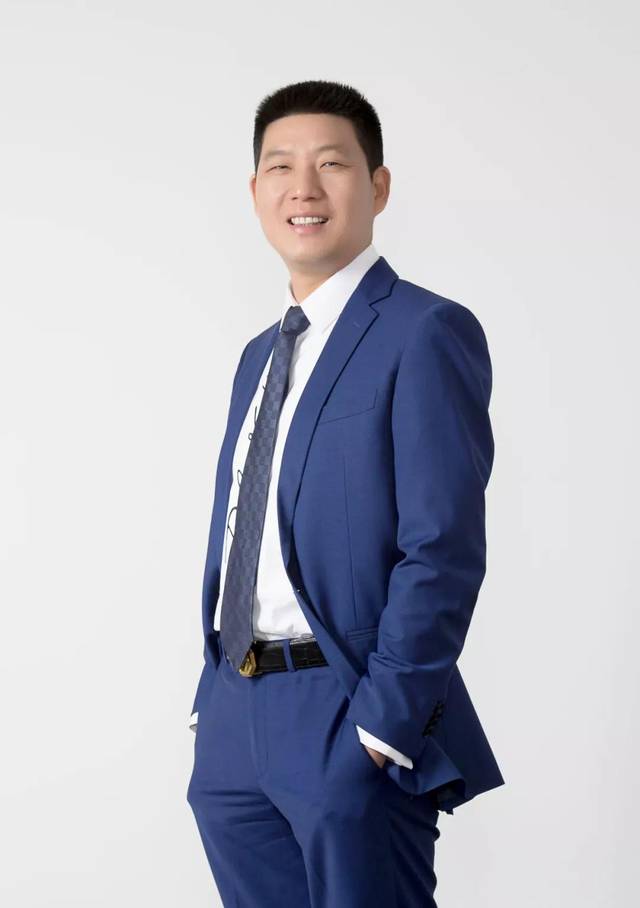 伍子醉董事长宾海龙获湘潭市优秀中国特色社会主义事业建设者称号