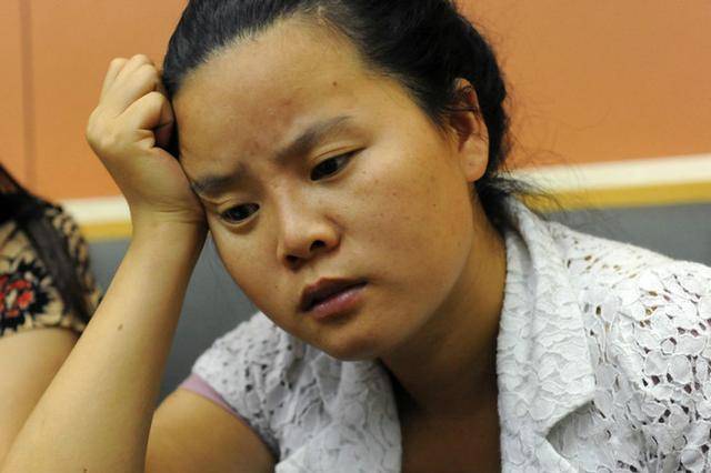 脸色发黄可能是2种病找上门了，需要警惕起来，早发现早好_脸部