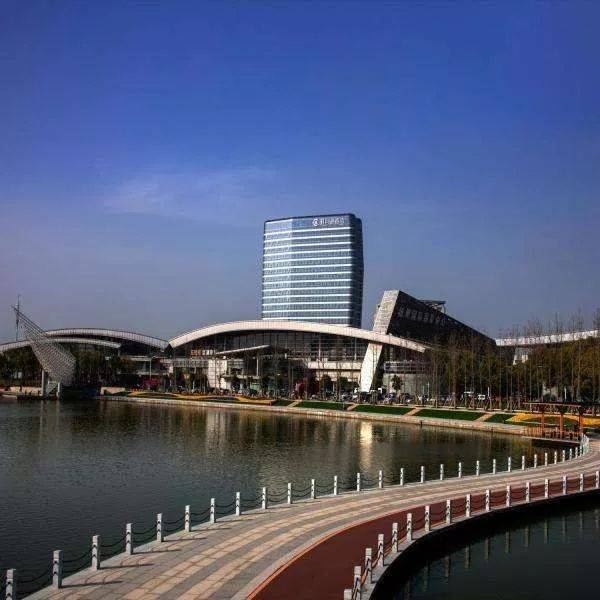 新建的扬州新大剧院就在明月湖畔,将进一步丰富扬州市民精神文化生活