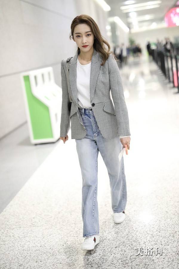 梨涡女神!宣璐淑女风穿搭凹出大长腿,白肤配红唇好一个精致女孩