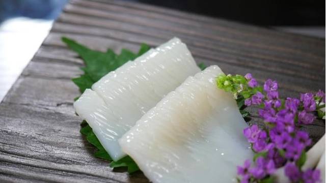 口腔中的油腻 让其保持味道清爽 从而享受到海鲜的原有的风味 比目鱼