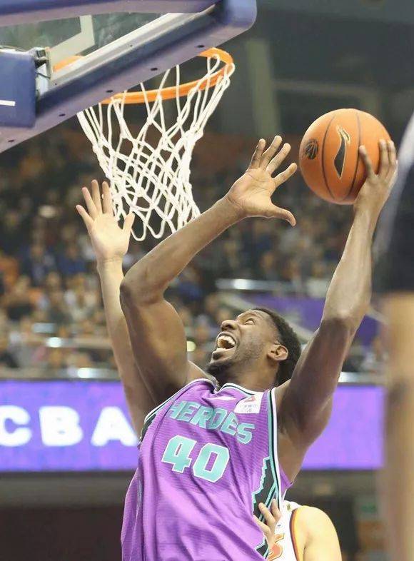 定了!山东西王男篮仍准备换梅斯,一试训外援即将到队