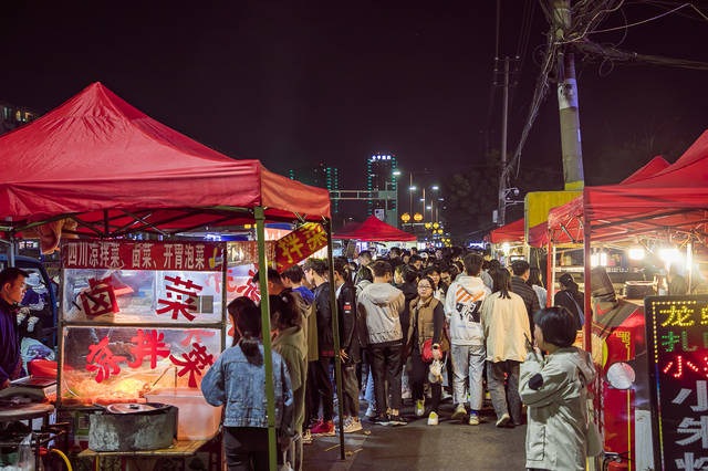 原创100元能吃2小时,南昌紫荆夜市里藏着一个吃货的终极狂欢