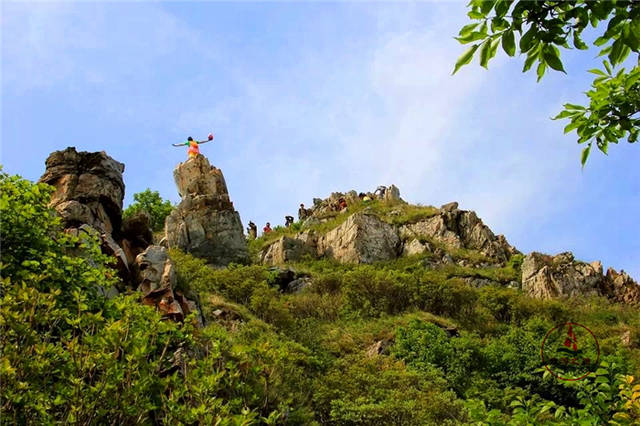 走進遼南第一山,大黑山風景區旅遊之後,可以看到渤海和黃海_手機搜狐