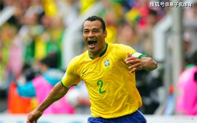 巴西足球史上最伟大的5个后卫,卡洛斯,卡福上榜,第一当之无愧